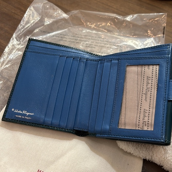 Salvatore Ferragamo RARE blue patent calf leather wallet-some marks stickiness - Picture 10 of 17